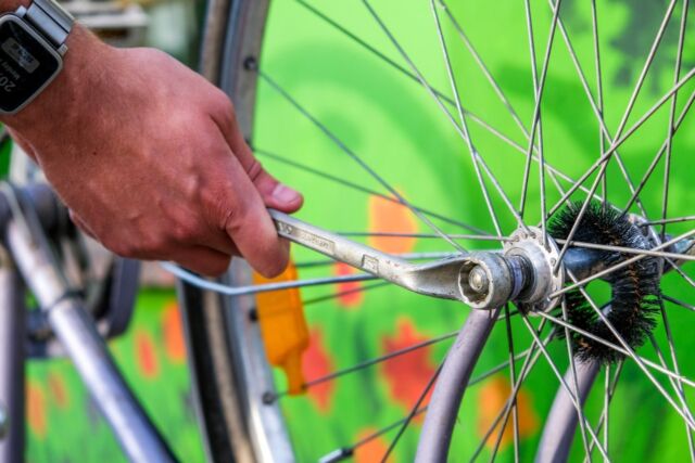 Apprenez l'entretien de base de votre vélo avec Mica en 2 heures 🚲🔧 
Réservez votre date sur mesure dès maintenant pour acquérir les compétences nécessaires pour entretenir votre vélo efficacement et en toute sécurité. Avec des années d'expérience dans l'industrie, Mica est un expert en mécanique de vélo. Inscrivez-vous maintenant pour 100€ jusqu'à 2 personnes. 
📲 Message privé
👉https://enjoybikes.re/coaching/
☎️ 0692 79 25 08

Hashtags : #EnjoyBikesByMica #EntretienDeVélo #MécaniqueDeVélo #Vélo #Formation #Compétences #Expertise #Cyclisme #enjoyreunion